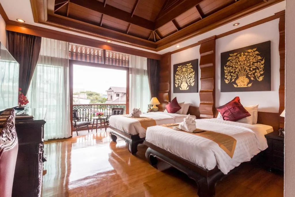 Luxury Twin Bed with Spa Bath & Private Balcony — Sunday Villa Sirilanna Hotel